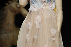 Para quais aplicações de tecido o processo de bordado é adequado?